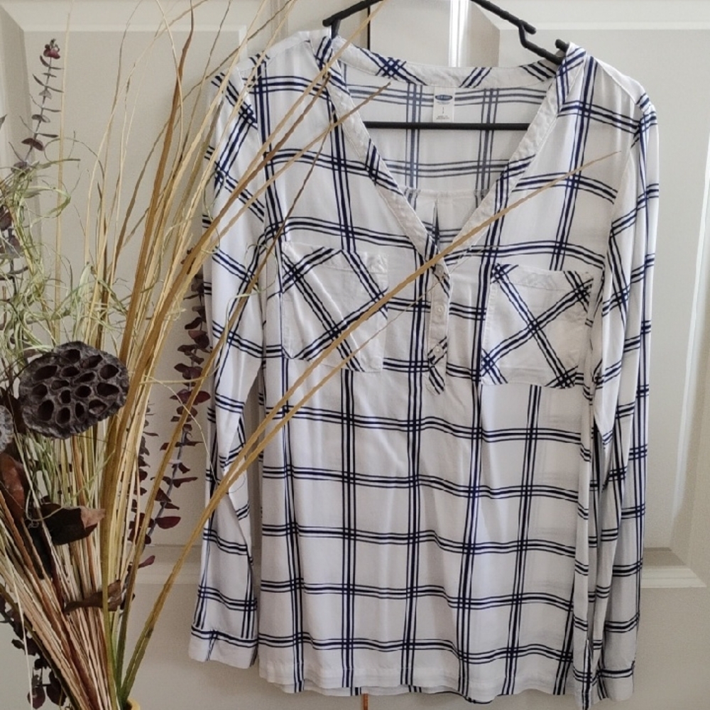 White and Blue Plaid Long Sleeve Shirt